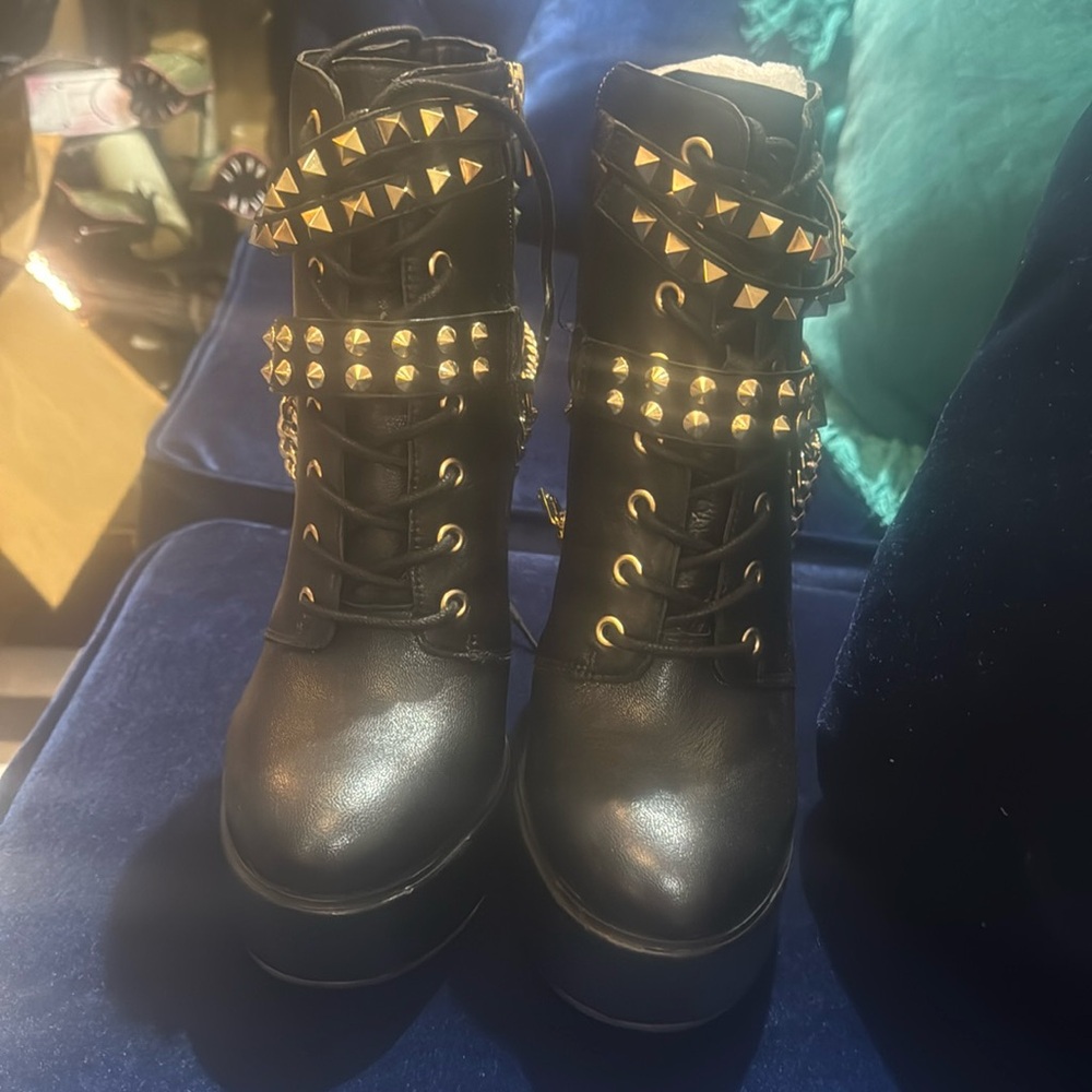 Jessica Simpson pumps 8.5 new